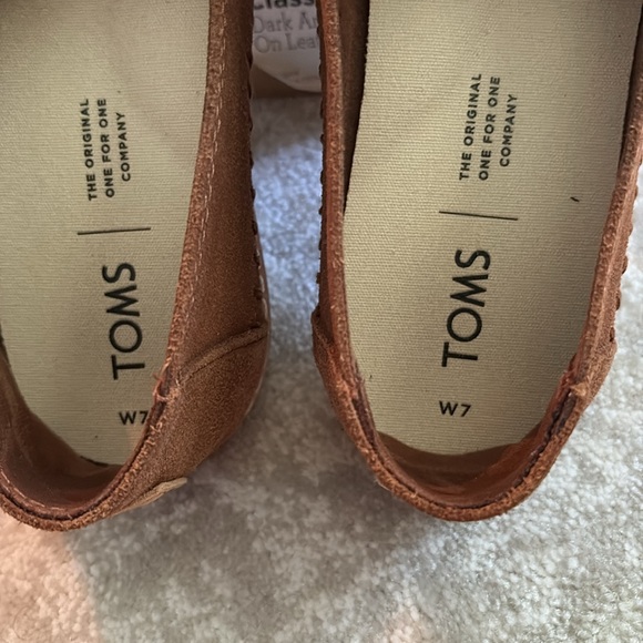 Toms Women’s Brown Suede Shoes size 7 - Picture 2 of 5